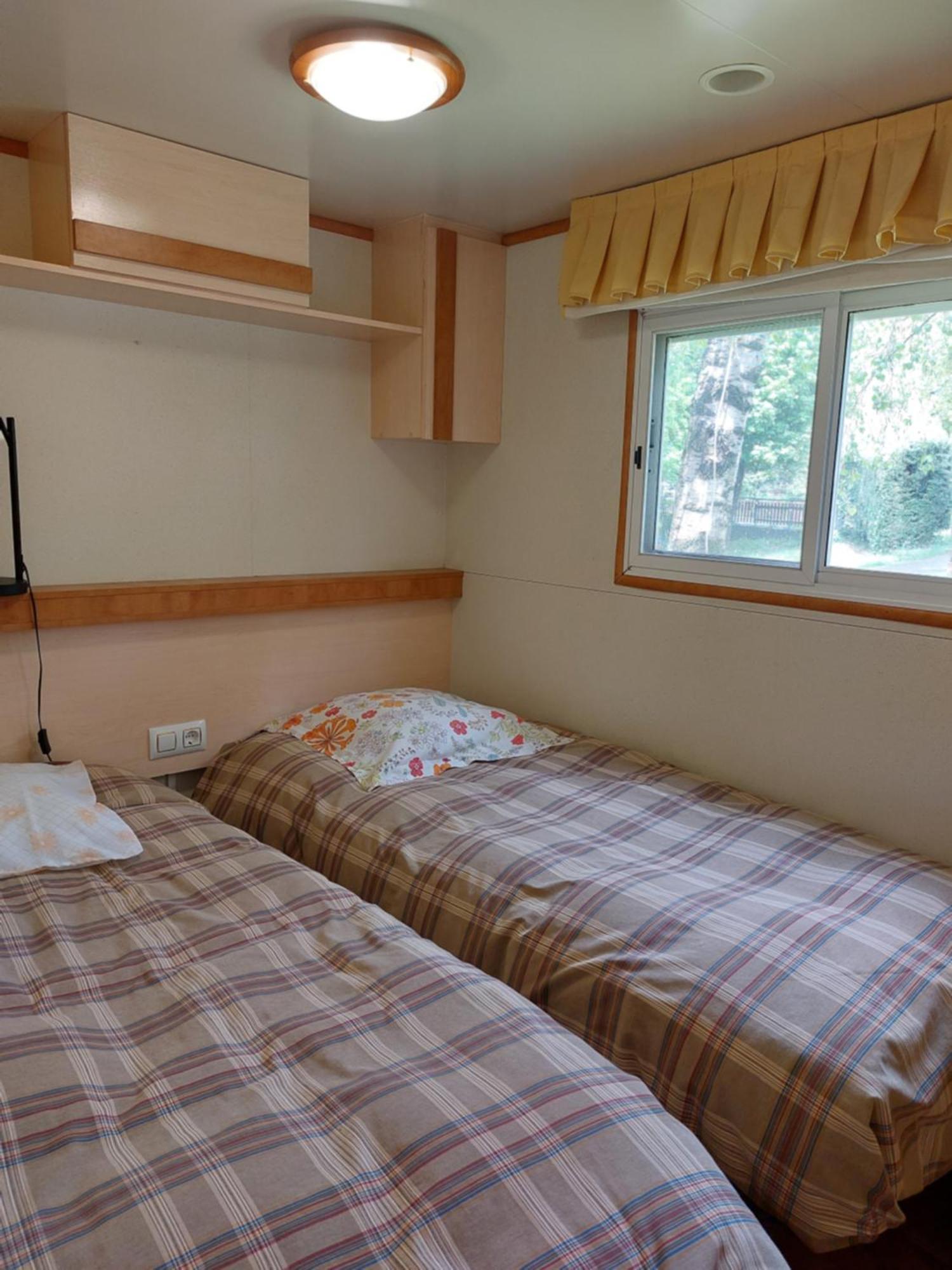 Camping L'Enclave Mobil-Home Estavar Zewnętrze zdjęcie